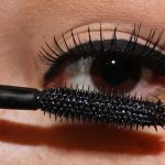 нанасяне на спирала след очна линия