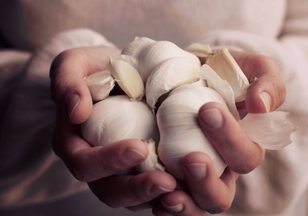 маски за коса с чесън косопад растеж сгъстяване