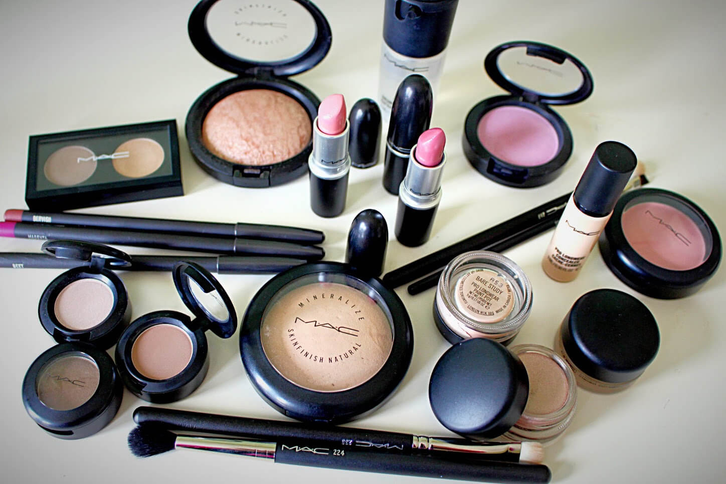 козметични брандове, MAC, DIOR, козметични продукти, гримландия