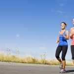 сутрешна тренировка, здравословен навик, физическа дейност, тичане, йога упражнения, спортен сутиен, гримландия