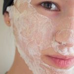 маска за лице против пъпки акне омазняване с белтъци