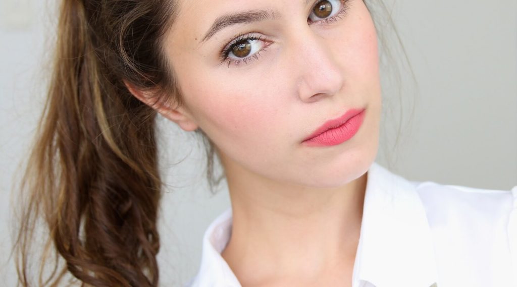 розово червило отвличане на вниманието от кожните проблеми