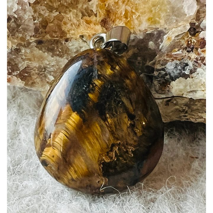 Висулка от полирано тигрово око