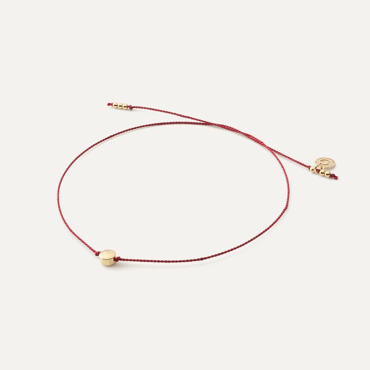 Гривна с връв за късмет